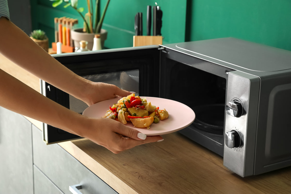 「陶器」や「磁器」は電子レンジで使えるの?