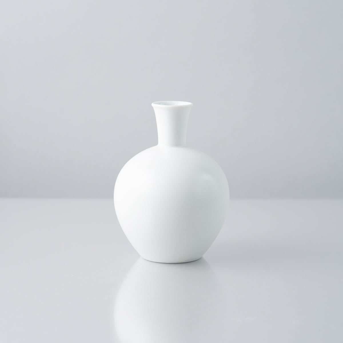 有田焼 外刷毛内青白磁 酒器揃(徳利と盃) 一合丸徳利(260ml) ARITA PORCELAIN LAB Studio1156