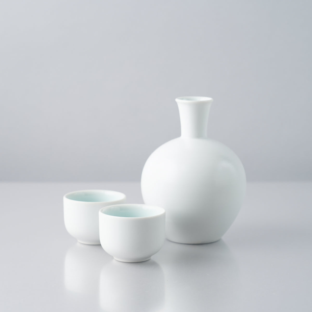 有田焼 外刷毛内青白磁 酒器揃(徳利と盃) ARITA PORCELAIN LAB Studio1156