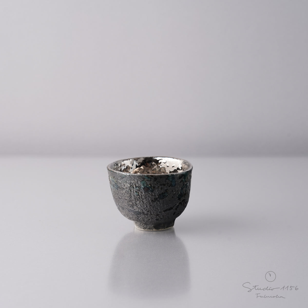 有田焼 手捻りぐい呑み 70ml 内銀 Dorogama Studio1156