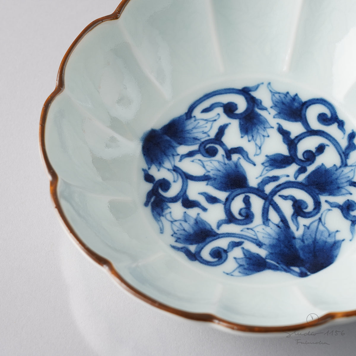 有田焼 渕錆古染 十二方割小鉢 13.5cm 古染唐草 Housen Studio1156