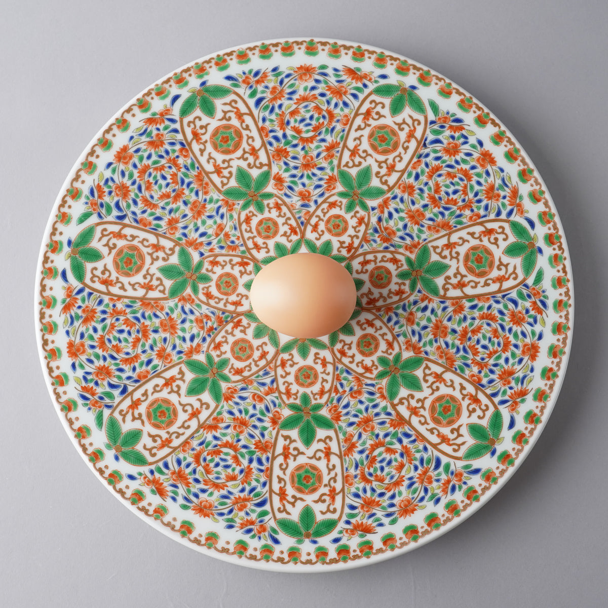 有田焼 錦金彩唐草 九寸高台フラットプレート 28cm Kouemon Studio1156