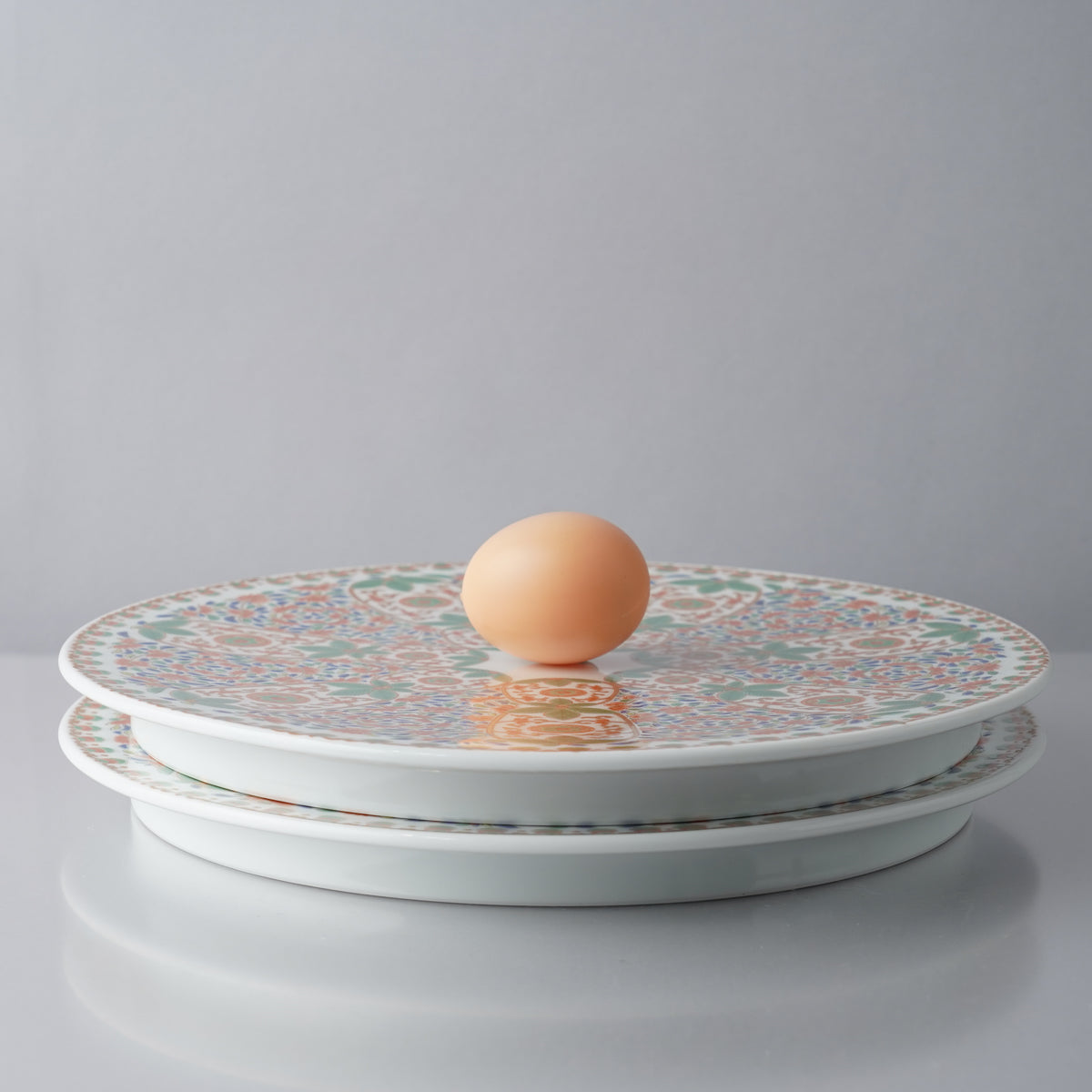 有田焼 錦金彩唐草 九寸高台フラットプレート 28cm Kouemon Studio1156