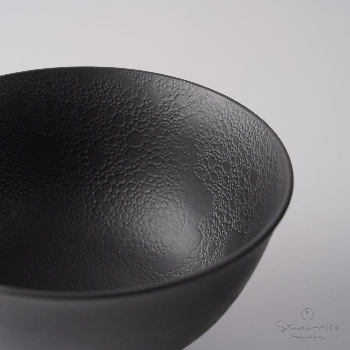 有田焼 黒泡 ごはん茶碗(大) 12cm Kichiemon Studio1156