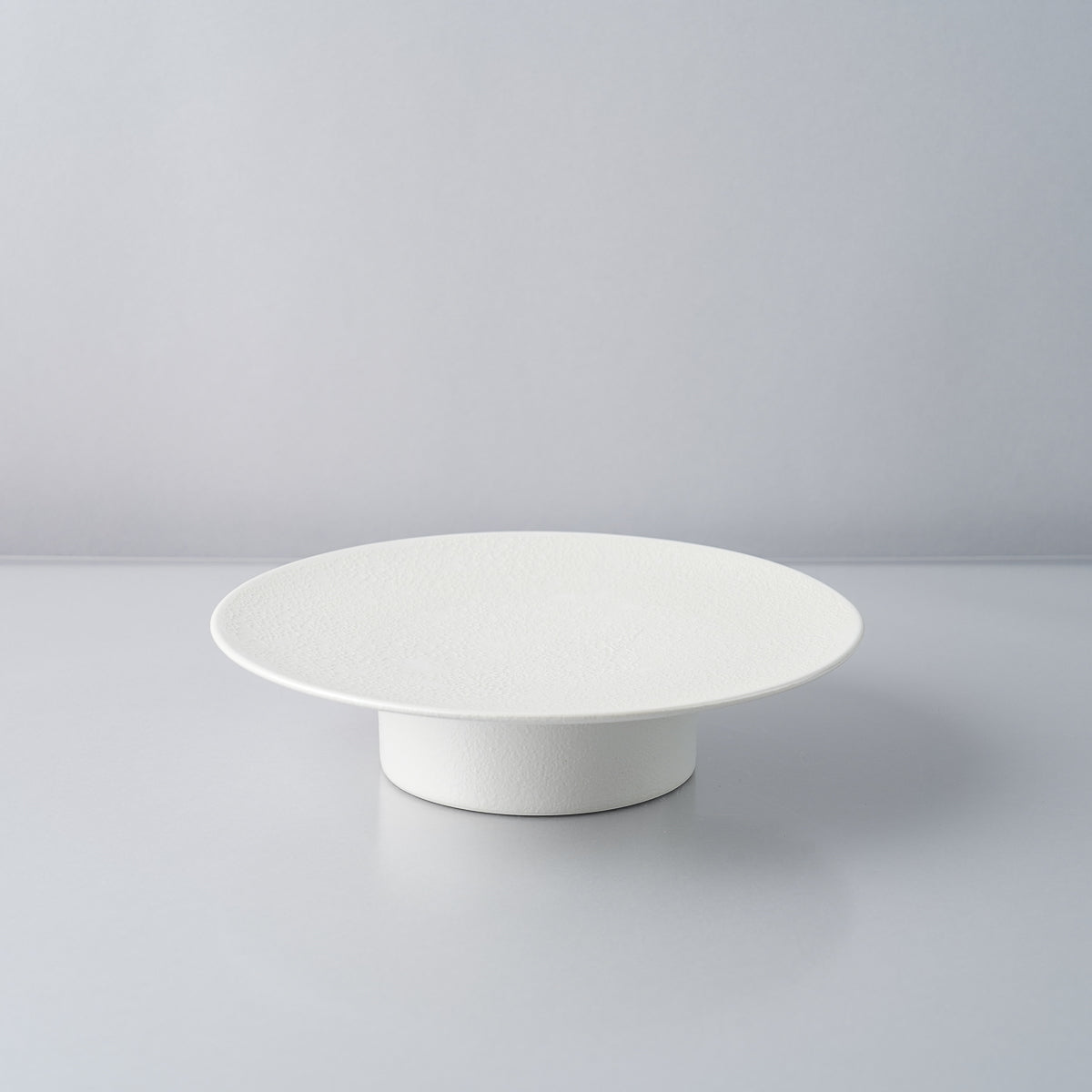 有田焼 泡化粧シリーズ 高台プレート(M) 19cm 白泡パール Kichiemon Studio1156