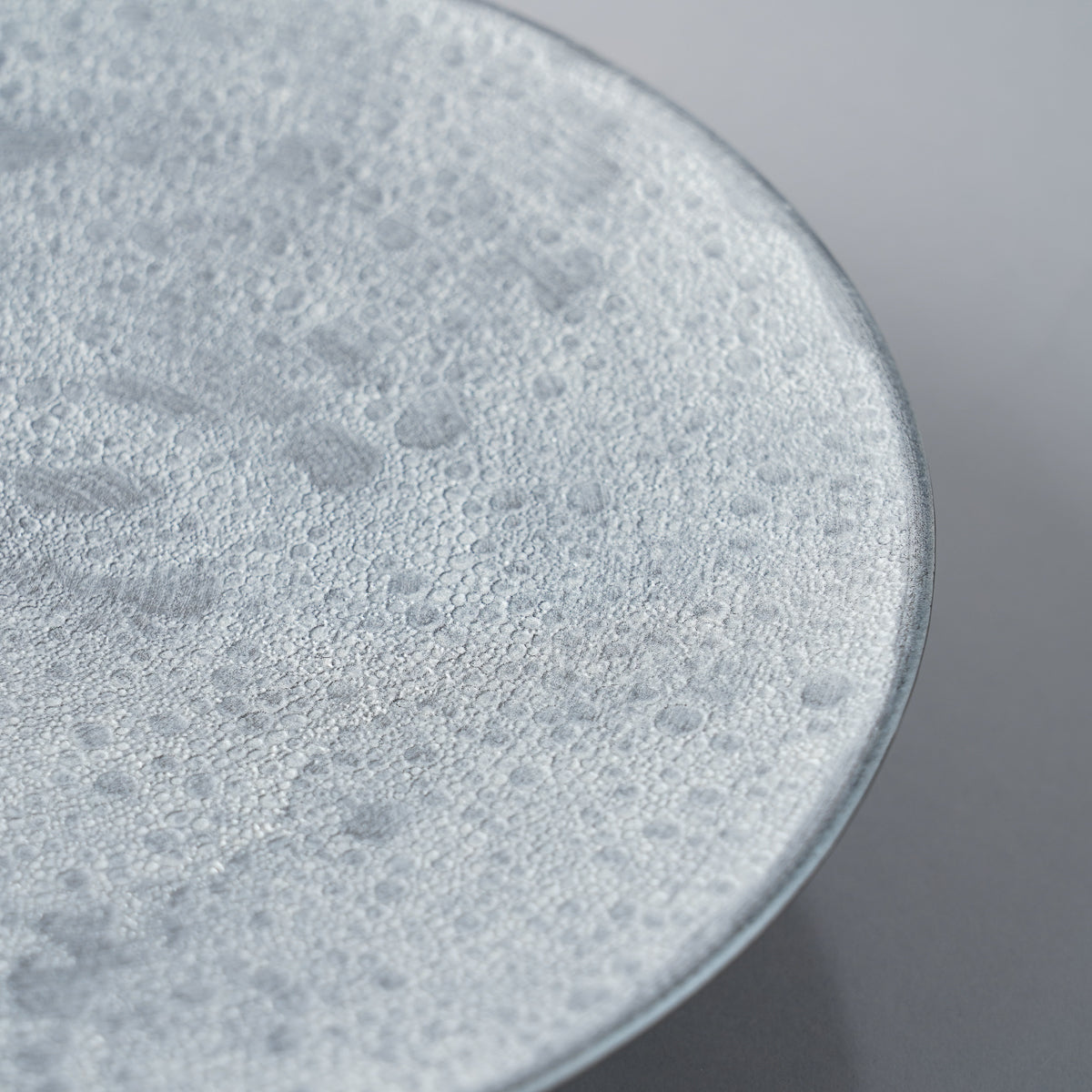 有田焼 泡化粧シリーズ 高台プレート(M) 19cm Kichiemon Studio1156