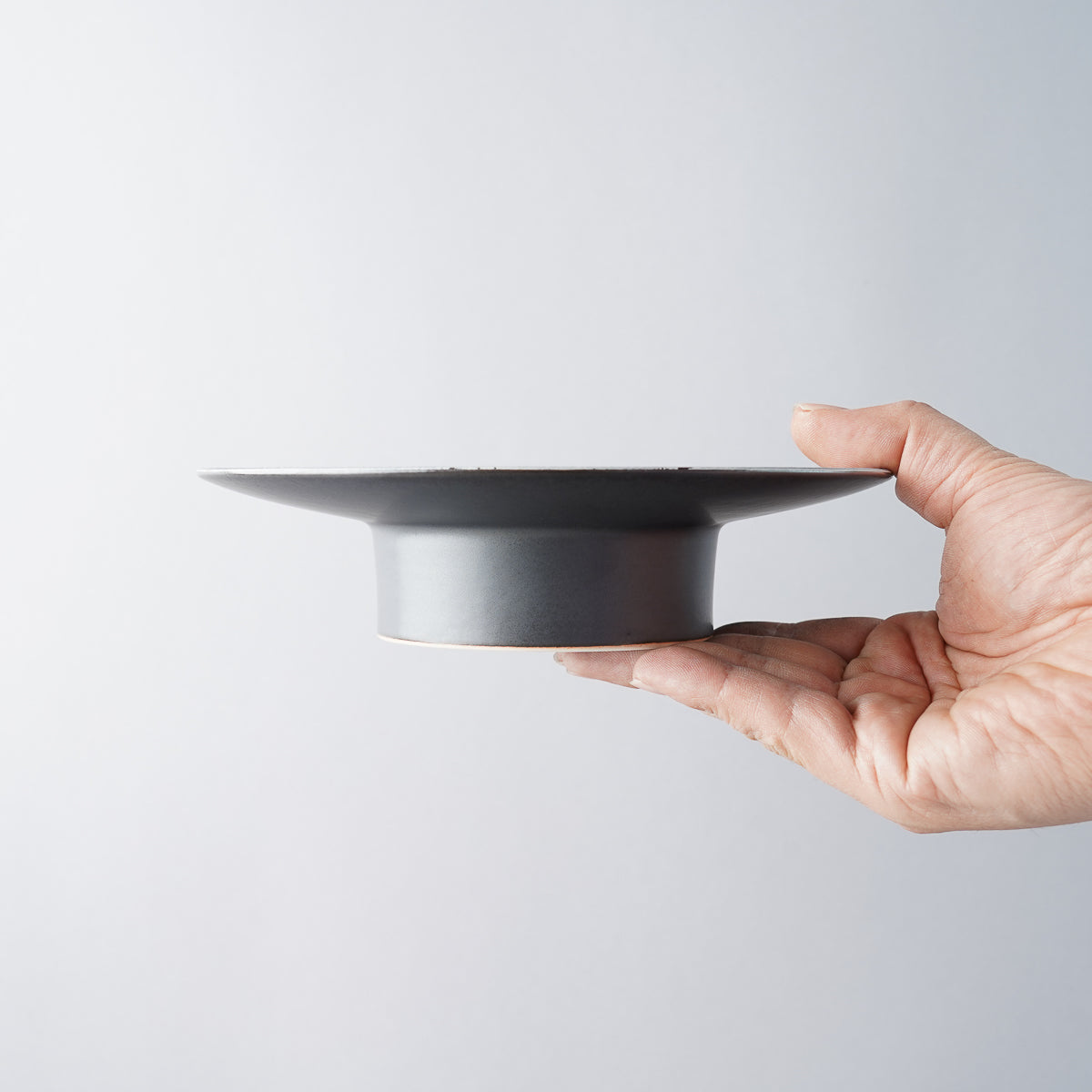 有田焼 泡化粧シリーズ 高台プレート(M) 19cm Kichiemon Studio1156