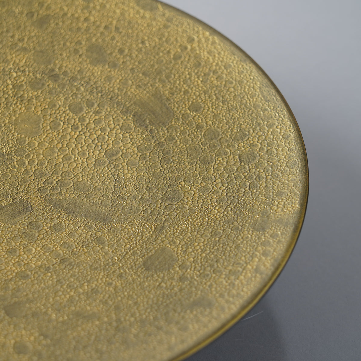 有田焼 泡化粧シリーズ 高台プレート(M) 19cm Kichiemon Studio1156