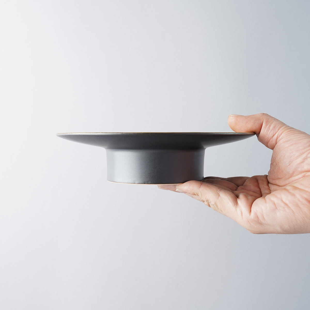 有田焼 泡化粧シリーズ 高台プレート(M) 19cm Kichiemon Studio1156