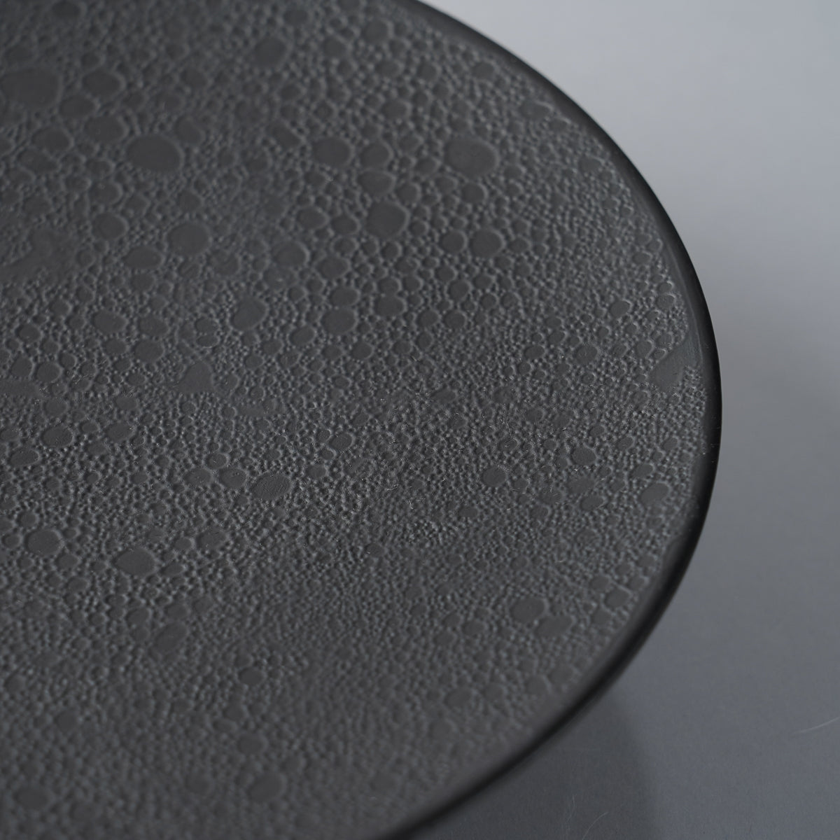 有田焼 泡化粧シリーズ 高台プレート(M) 19cm Kichiemon Studio1156