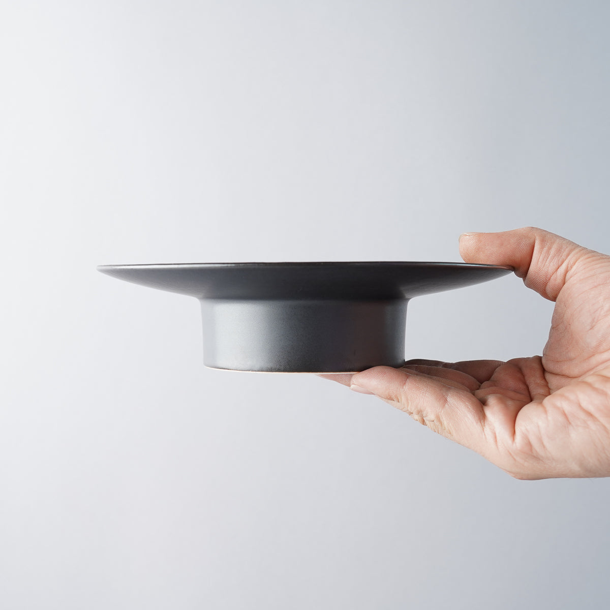 有田焼 泡化粧シリーズ 高台プレート(M) 19cm Kichiemon Studio1156