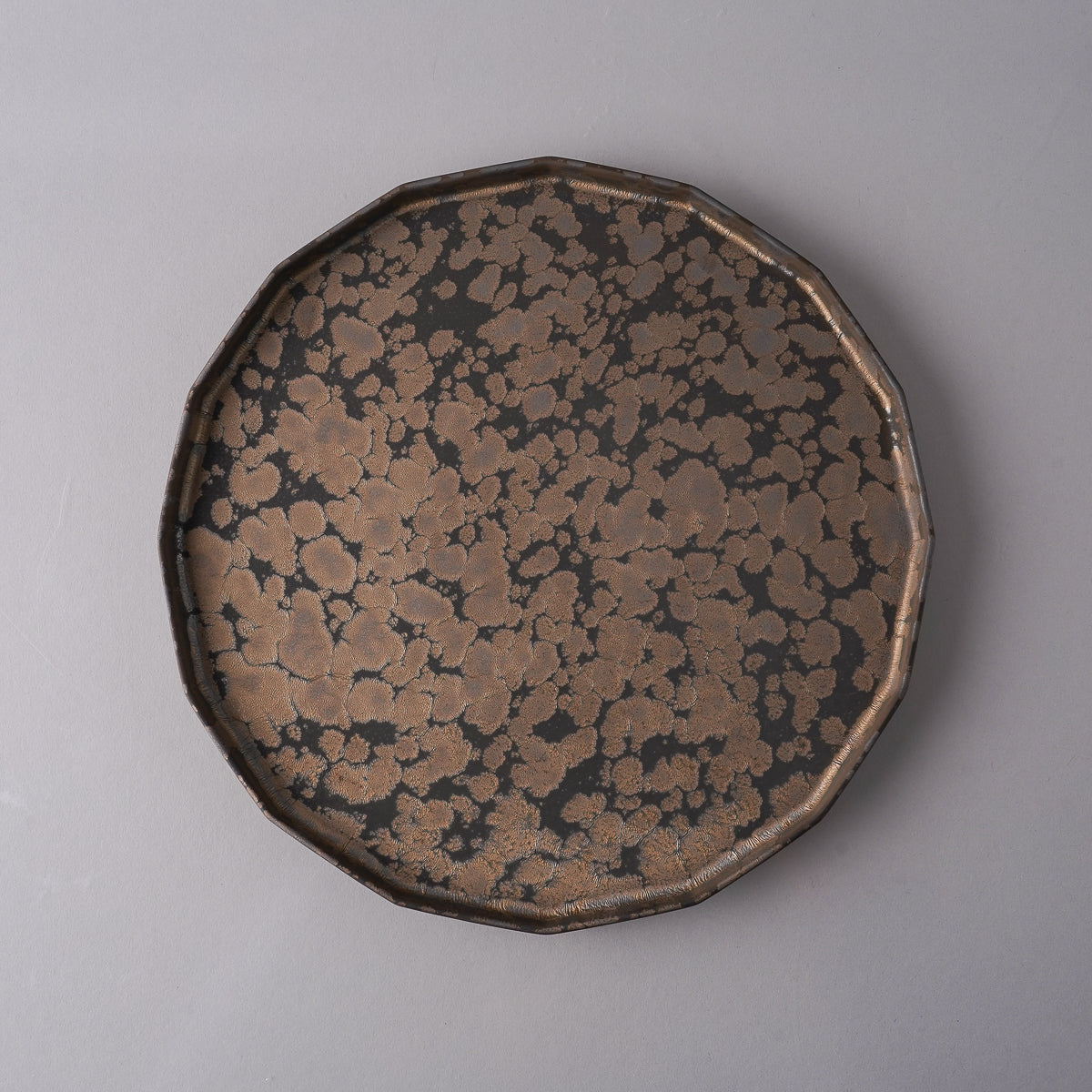 有田焼 十六角皿 (L) 24cm 銅金鱗 Kanezen Studio1156