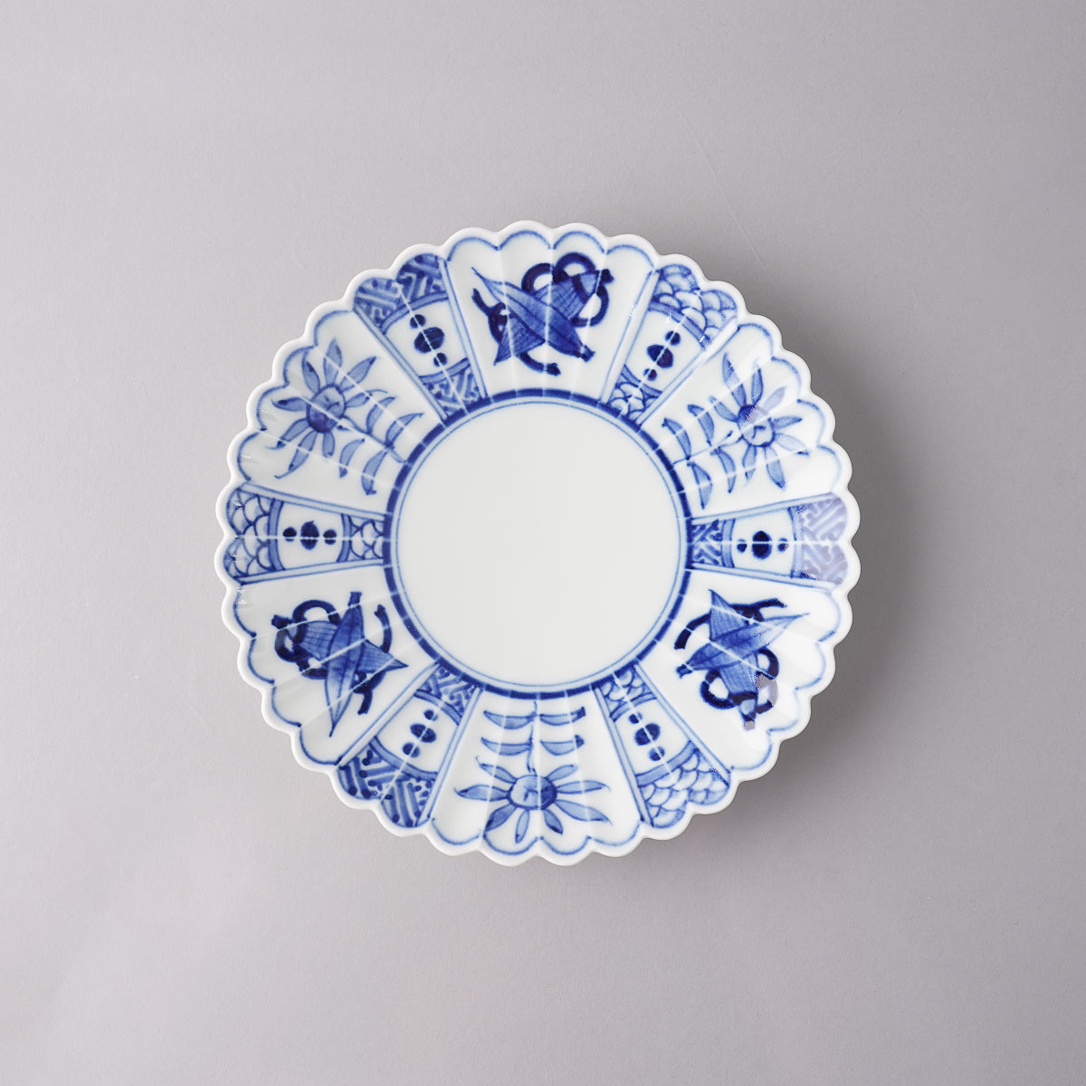 有田焼 白磁 菊花皿 18cm Kajiken Studio1156