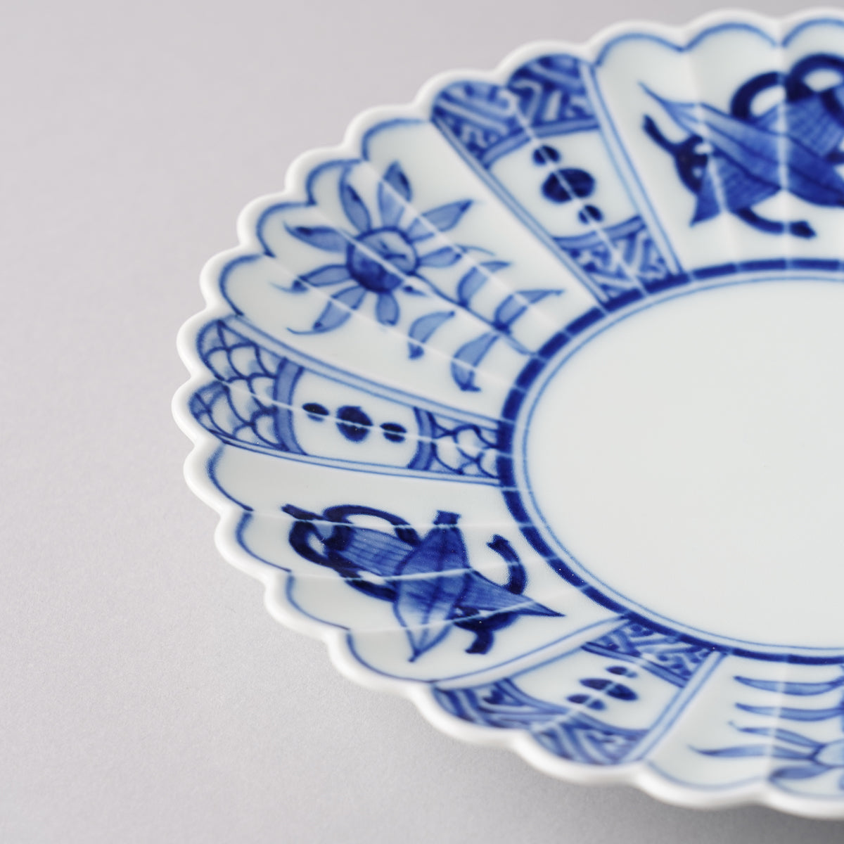 有田焼 白磁 菊花皿 18cm 染付芙蓉手 Kajiken Studio1156