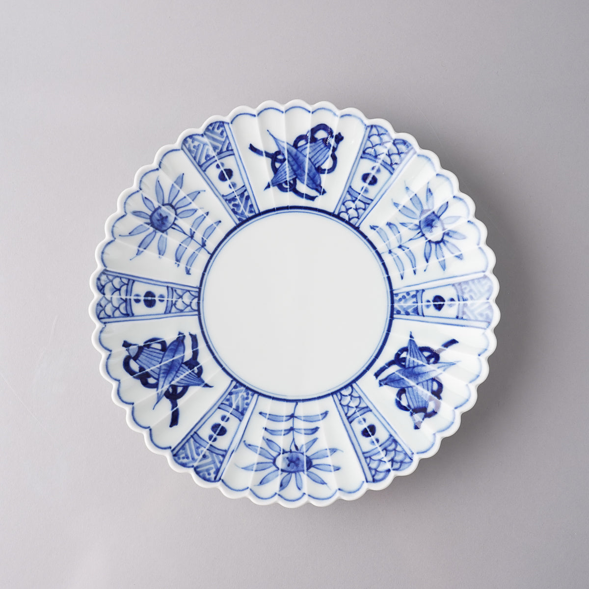 有田焼 白磁 菊花皿 21cm 染付芙蓉手 Kajiken Studio1156