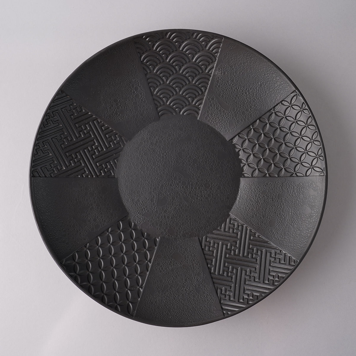 有田焼 浮彫深皿 27cm 黒泡化粧 Kikoujin Studio1156