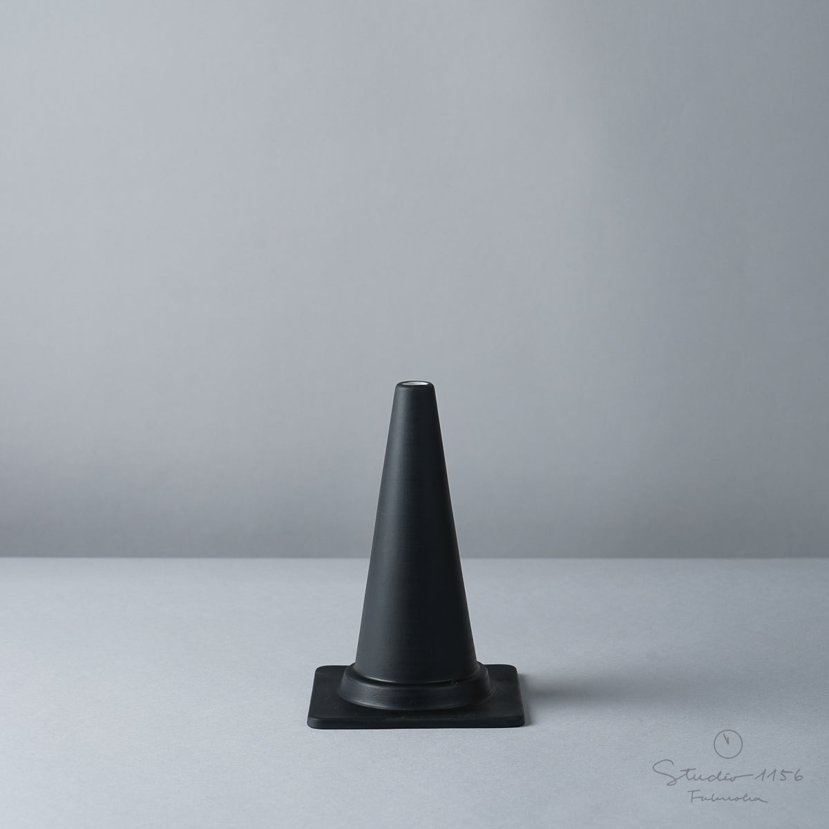 波佐見焼 CONE 一輪挿し 13cm ブラック Maruhiro Studio1156