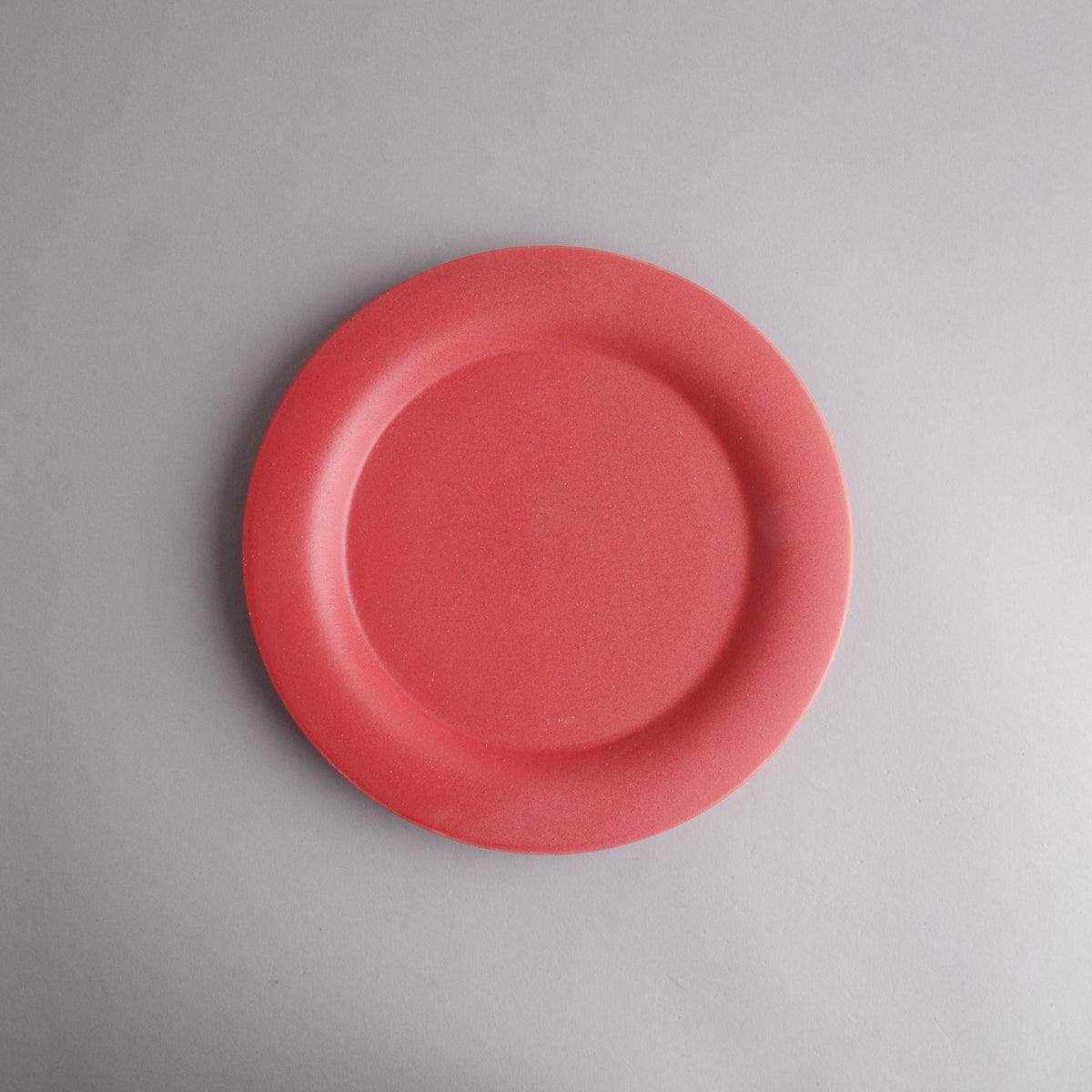 波佐見焼 JIYUシリーズ リムプレート(L) 23cm 朱(しゅ) nucca Studio1156