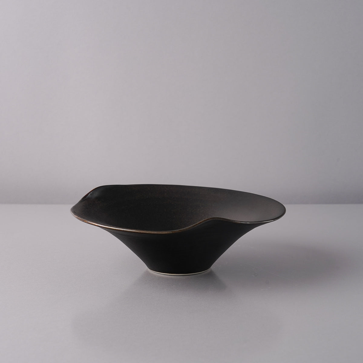有田焼 黒鉄 二方押 中鉢 18.5cm Riso Studio1156
