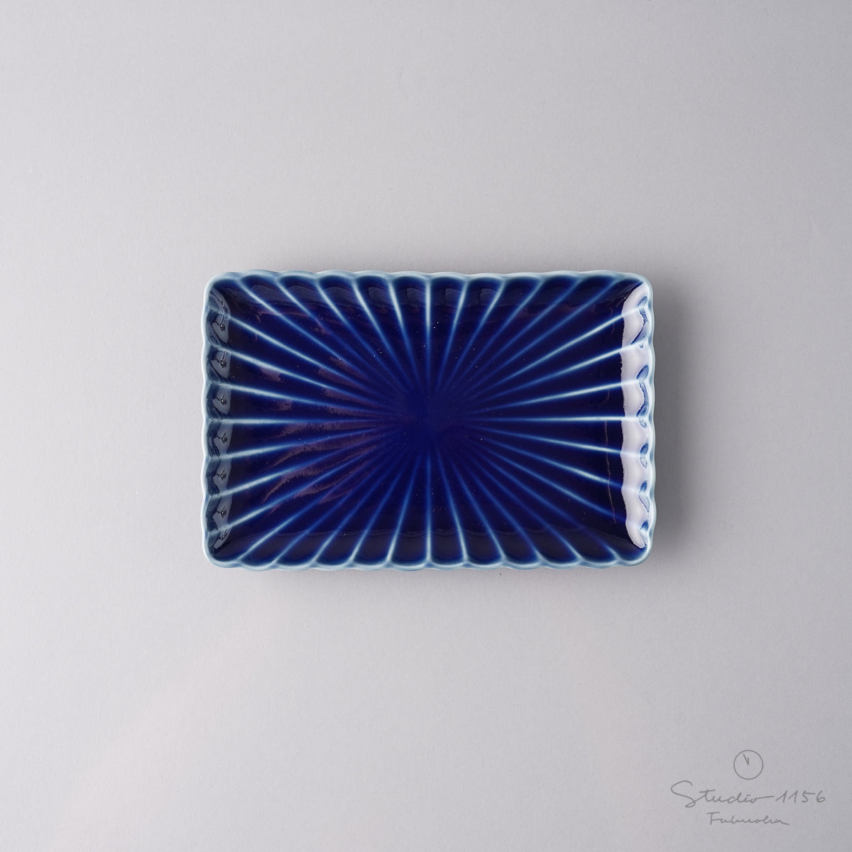 伊万里焼 菊彫り長角皿 16cm 瑠璃 Sehyo Studio1156