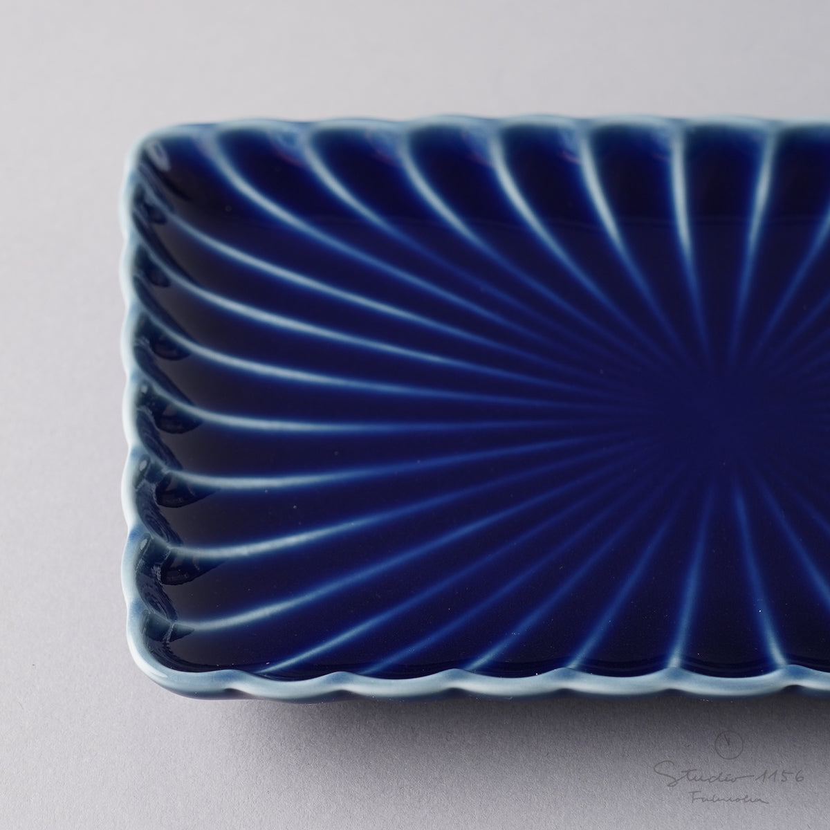 伊万里焼 菊彫り長角皿 16cm Sehyo Studio1156