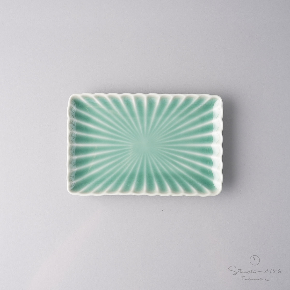 伊万里焼 菊彫り長角皿 16cm 青磁 Sehyo Studio1156