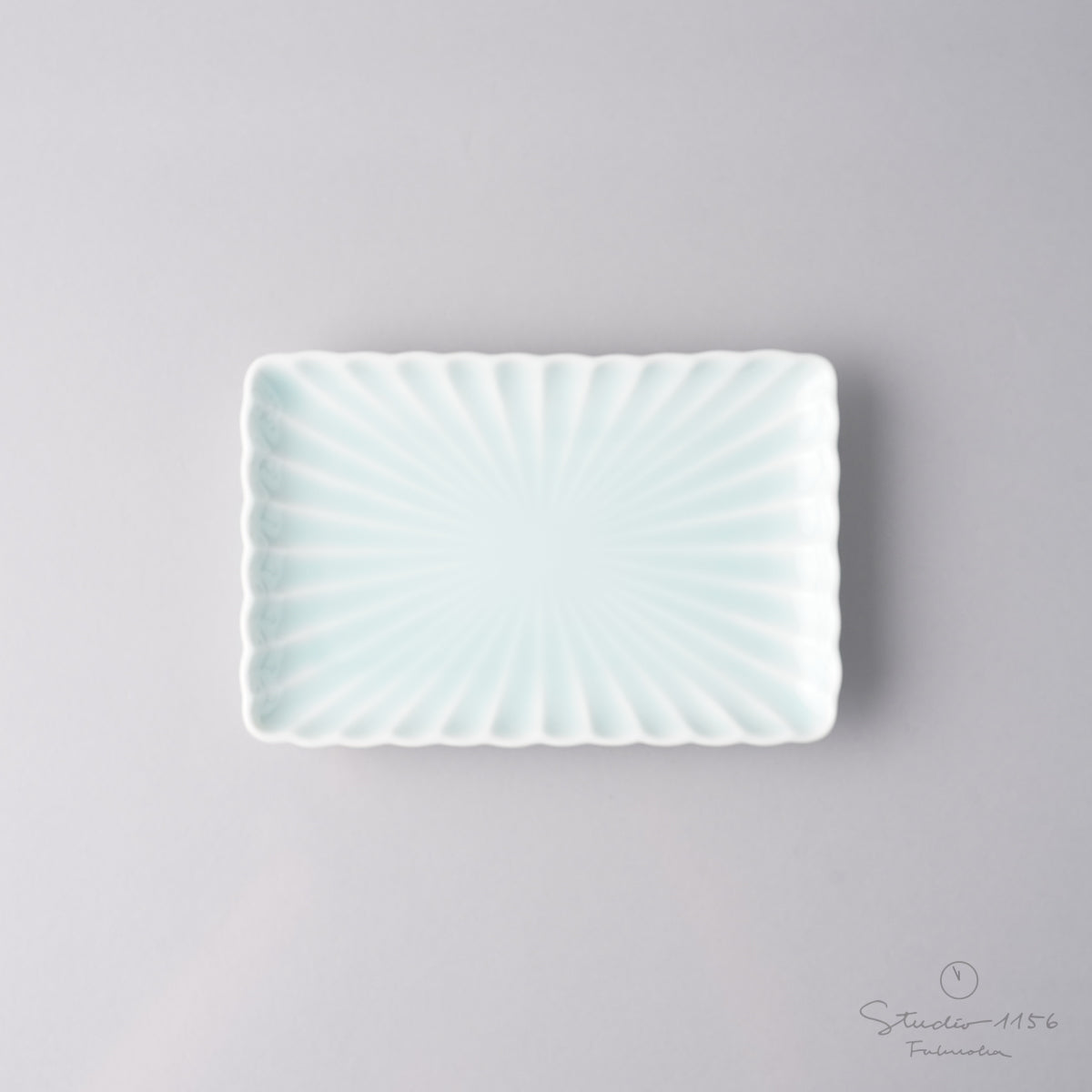 伊万里焼 菊彫り長角皿 16cm 青白磁 Sehyo Studio1156