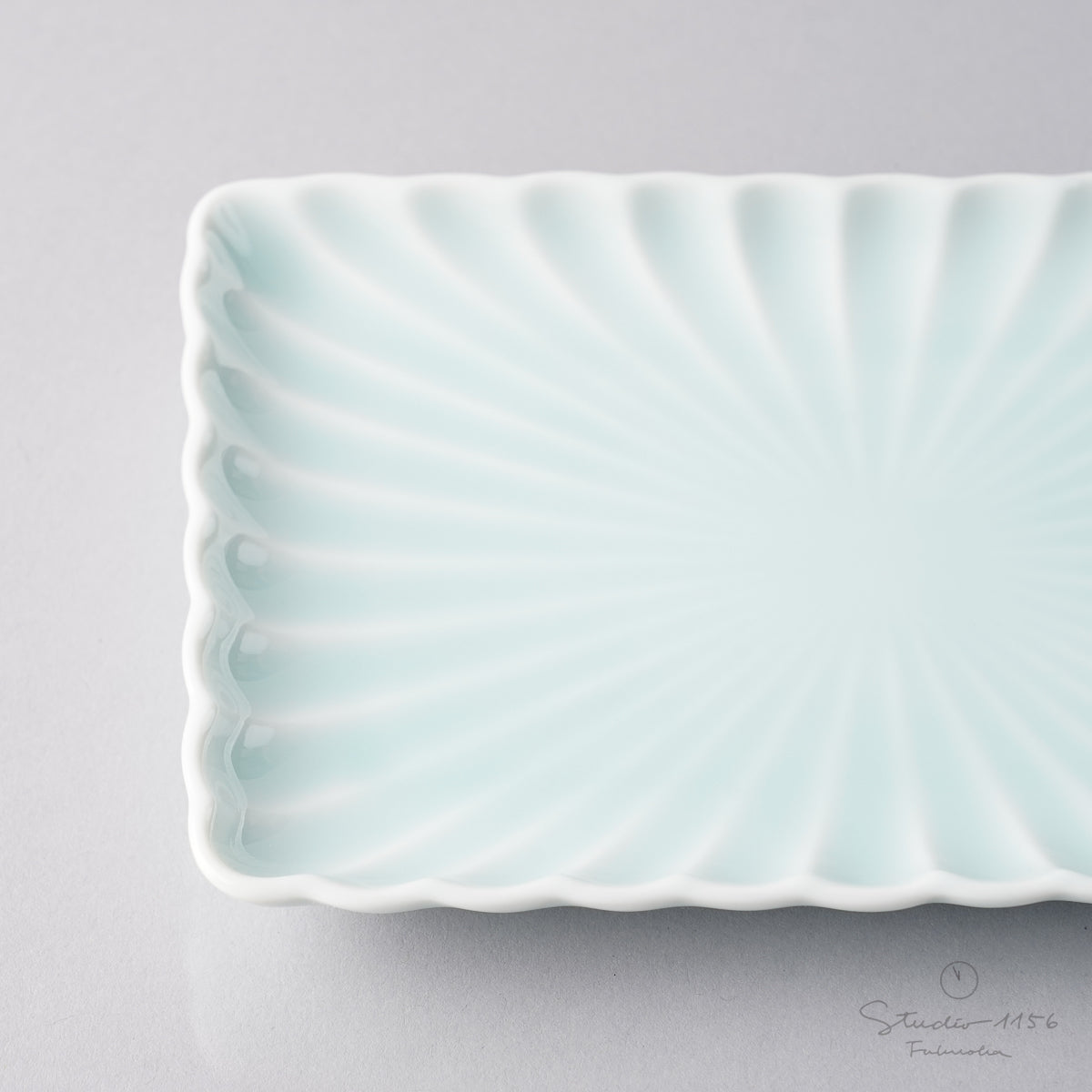 伊万里焼 菊彫り長角皿 16cm Sehyo Studio1156