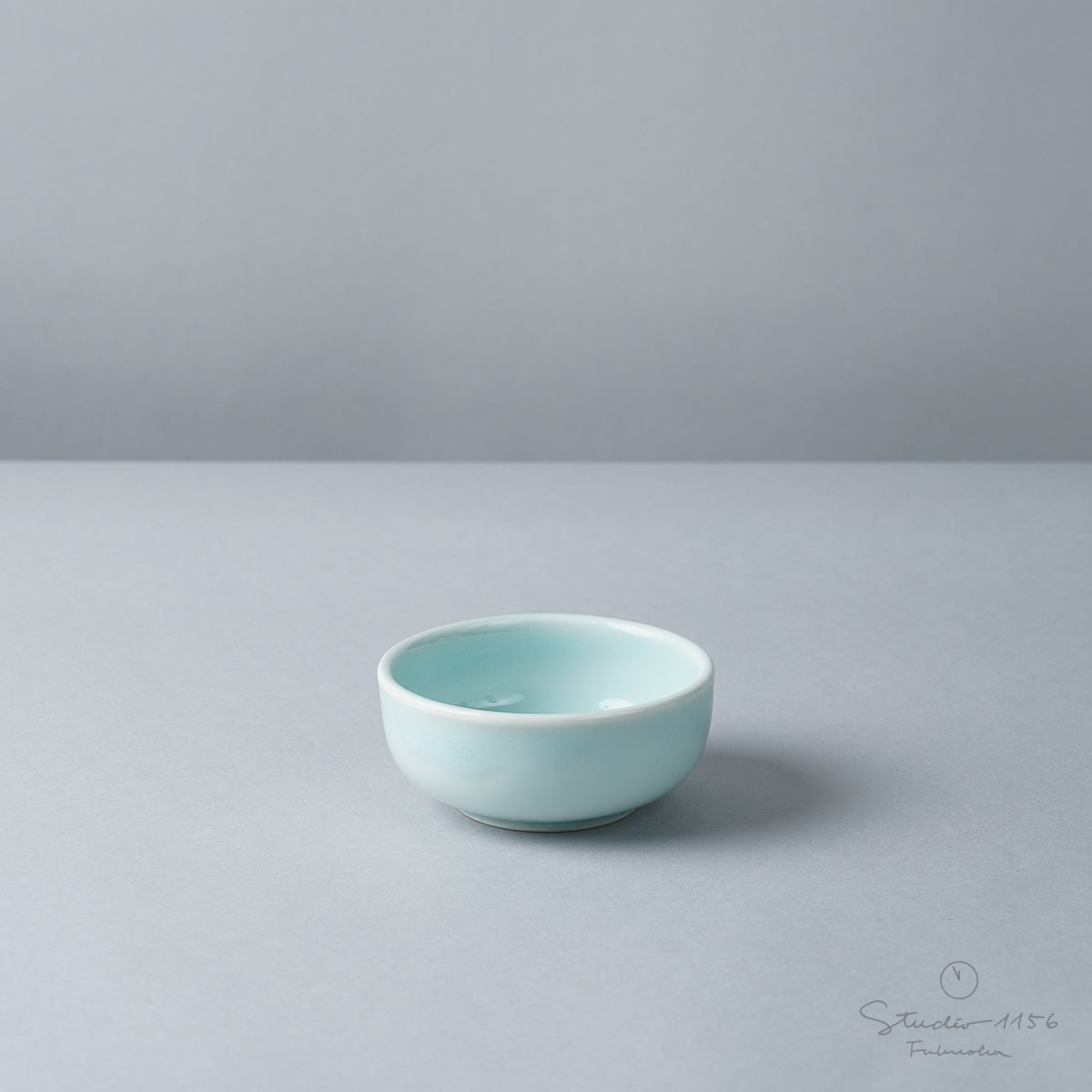 有田焼 丸型 刺し猪口 7cm 青白磁 Touetsu Studio1156