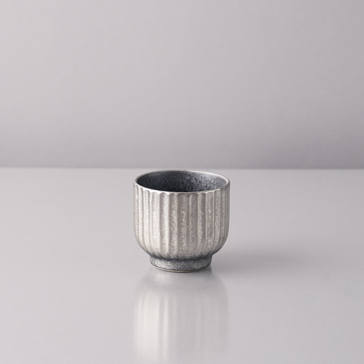 有田焼 線彫ぐい呑み 55ml 晶外銀塗 Touetsu Studio1156