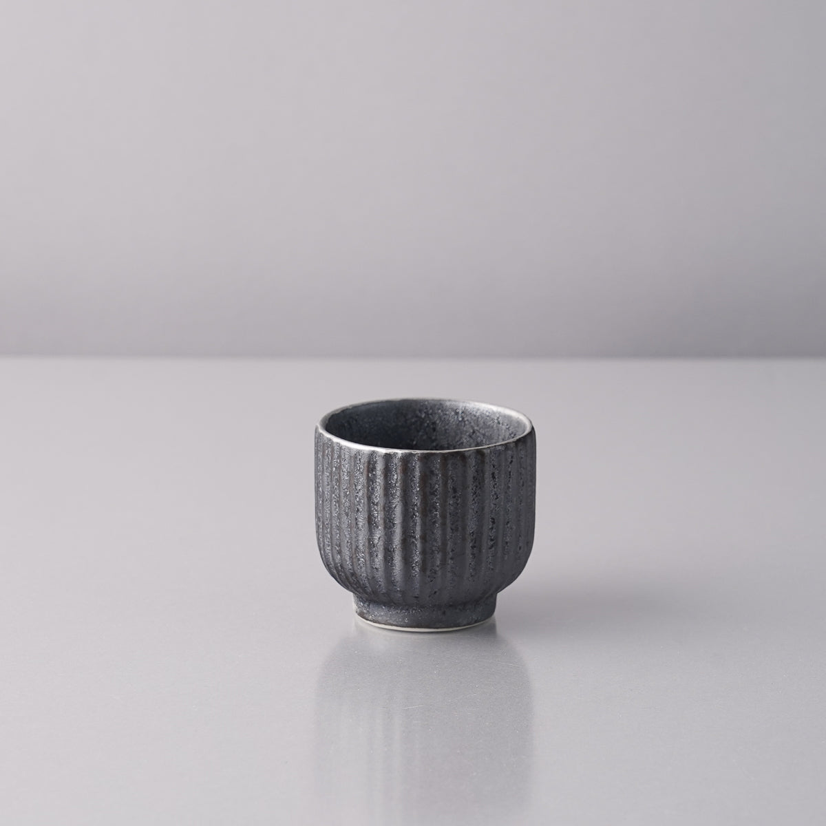 有田焼 線彫ぐい呑み 55ml 晶渕銀 Touetsu Studio1156