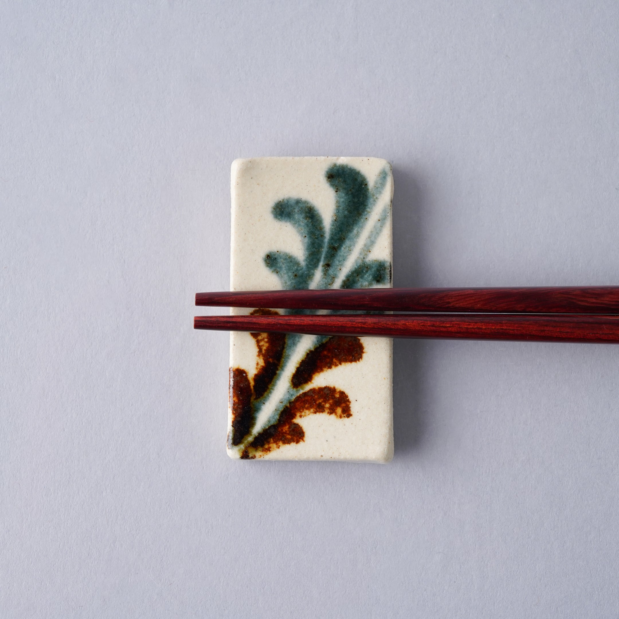 壺屋焼 やちむん 箸置き 5cm デイゴ唐草 Toushin Studio1156