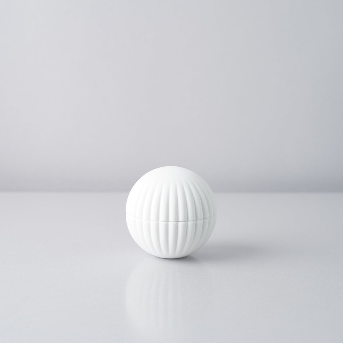 有田焼 ホワイトマット 菊割ボウル(フタ付) 6cm Yamahei Studio1156