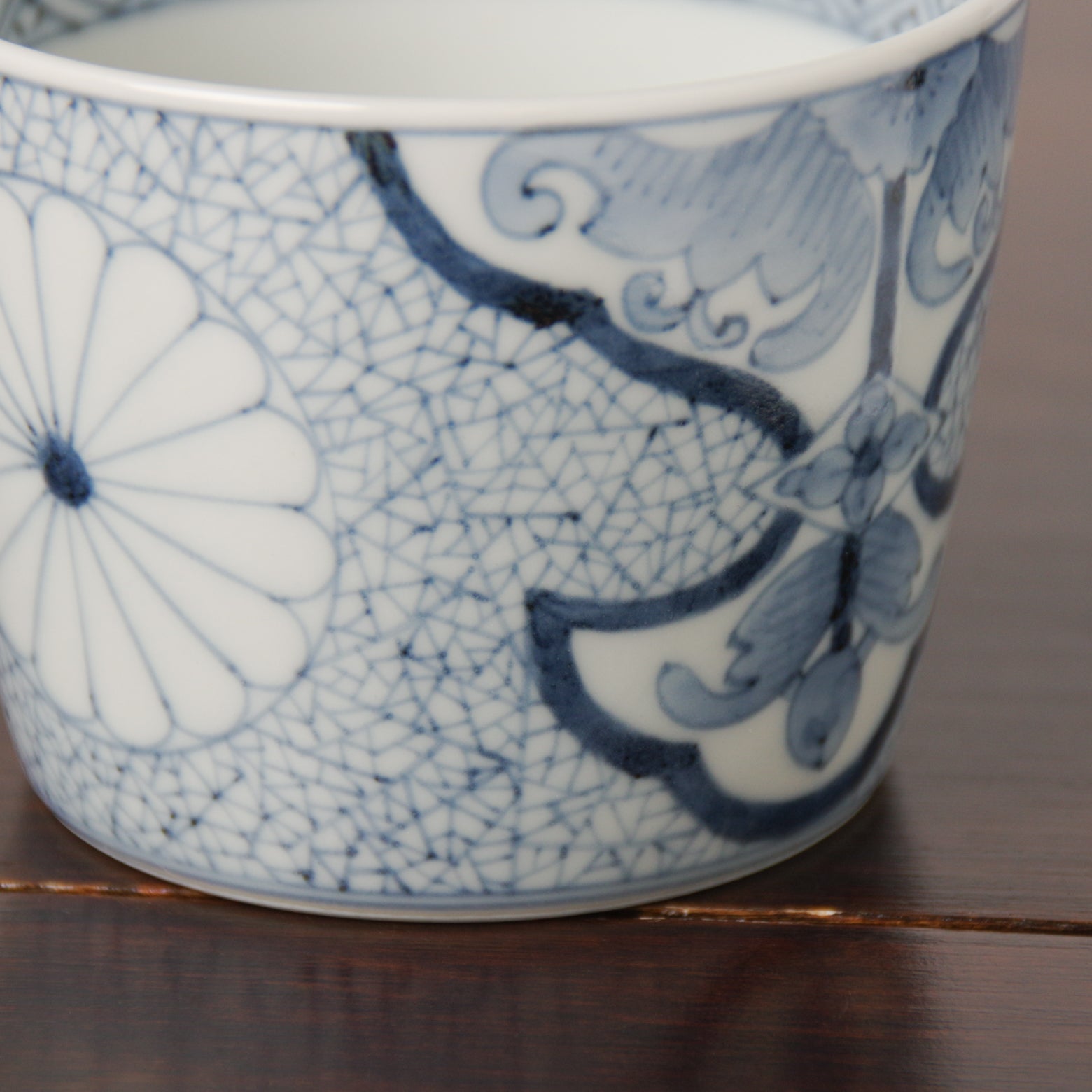 有田焼 染付 氷裂唐花文 そば猪口(大) 220ml Riso Studio1156