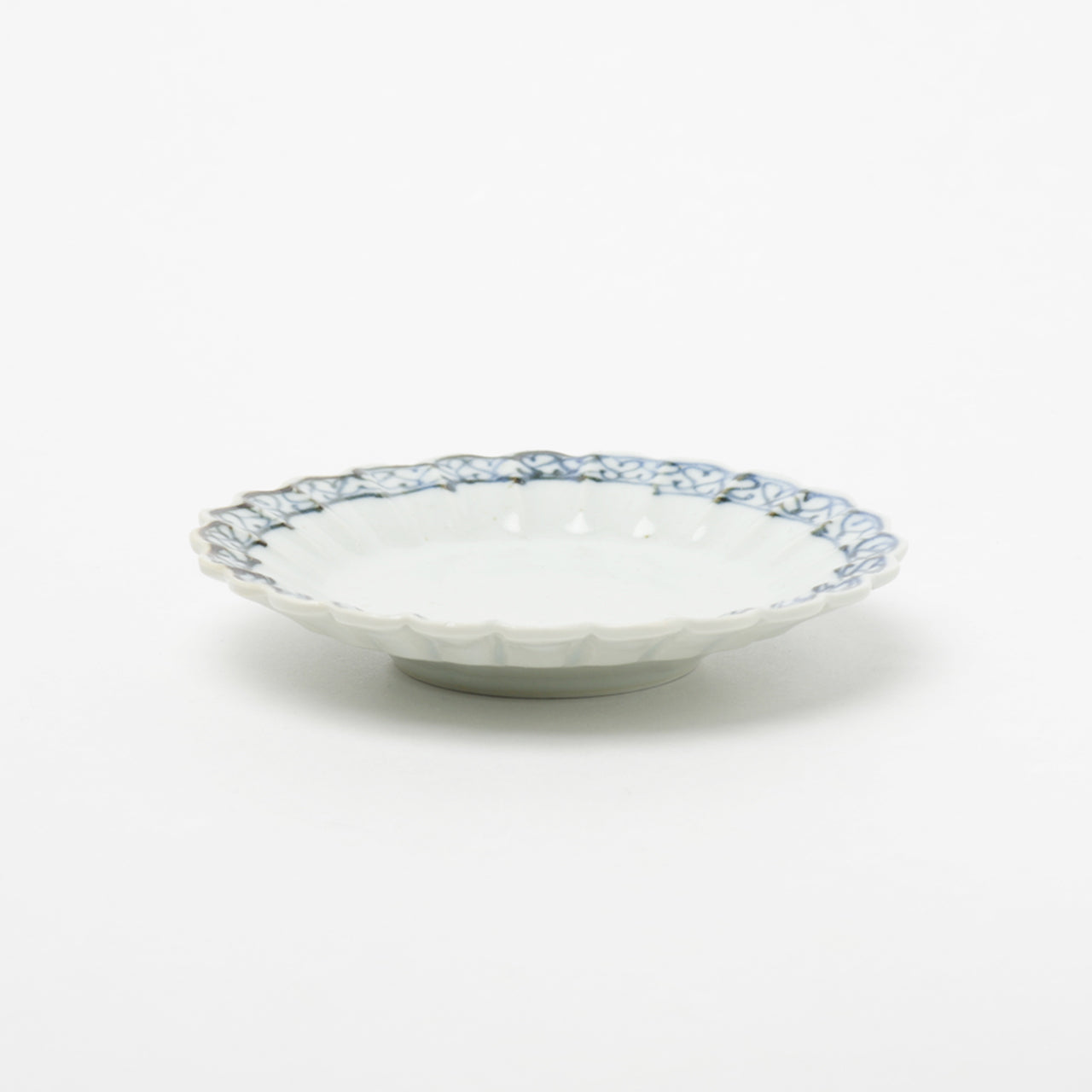 有田焼 渕ハート 菊型小皿 11cm ARITA PORCELAIN LAB Studio1156