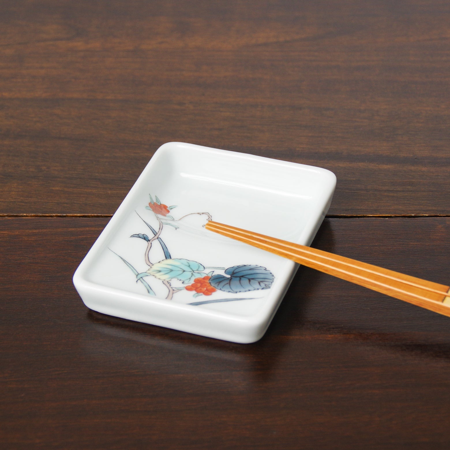 有田焼 錦 硯型醤油皿(野苺A) 10cm Ojiyama Studio1156