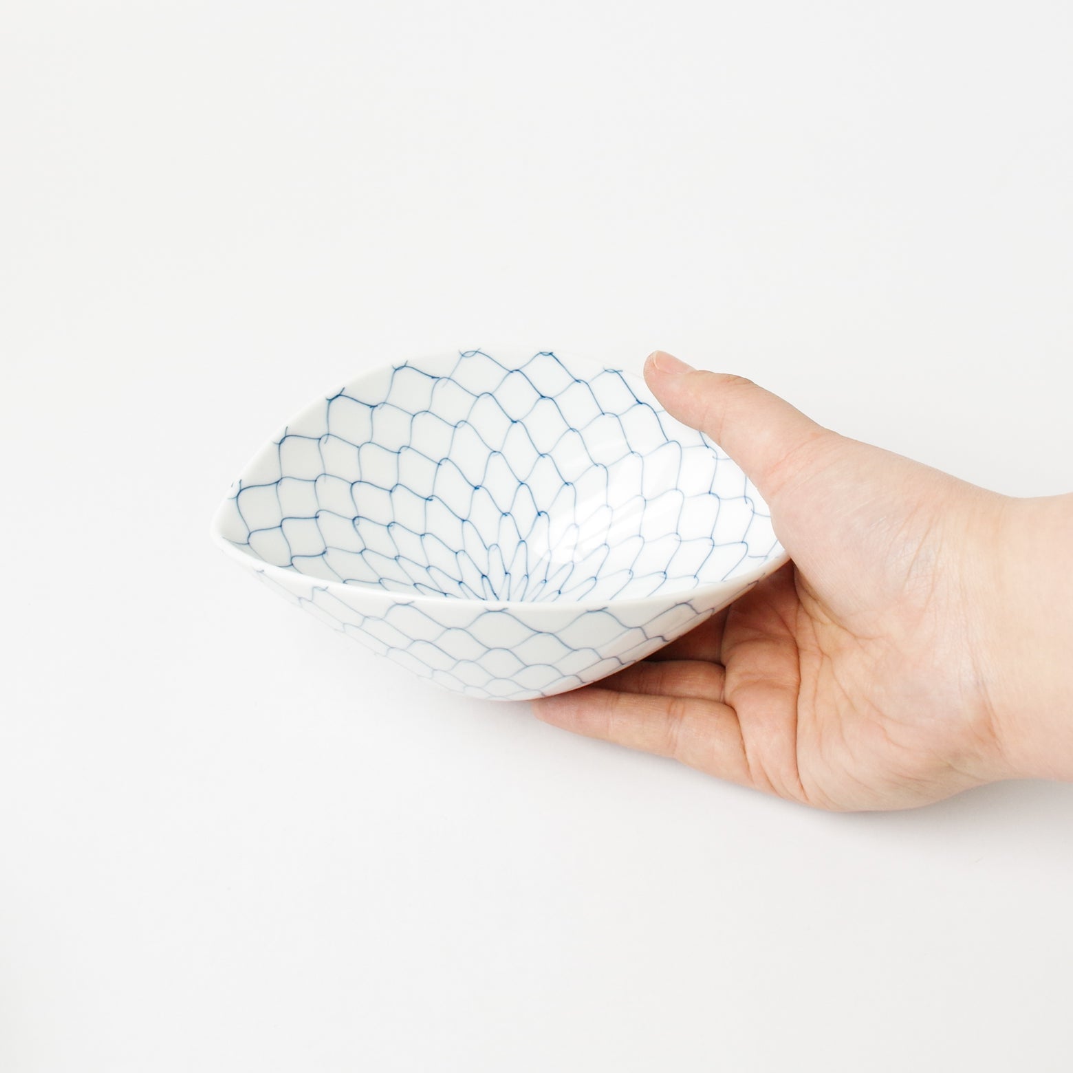 波佐見焼 染付内外網 すげ笠向付 16cm Korin Studio1156