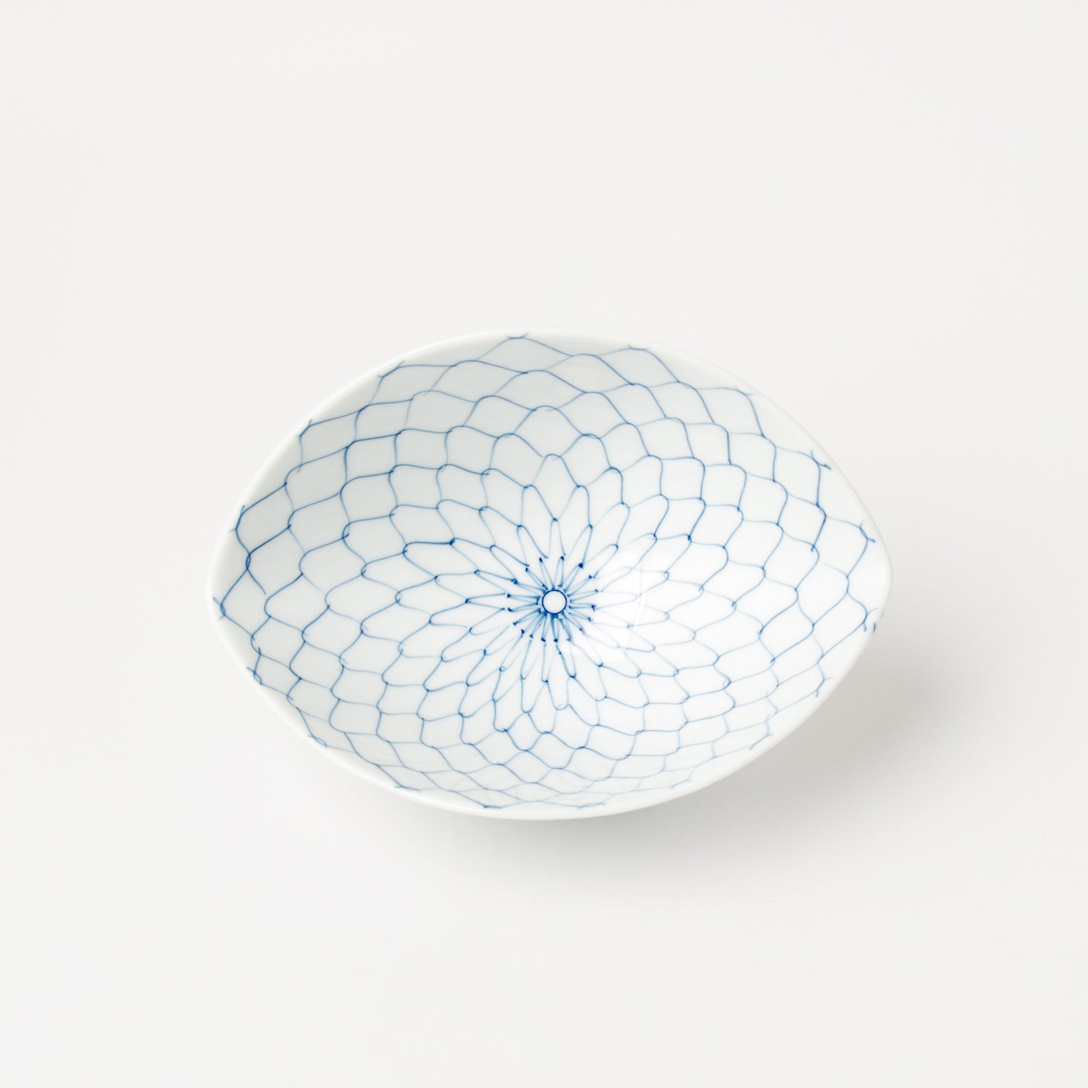 波佐見焼 染付内外網 すげ笠向付 16cm Korin Studio1156