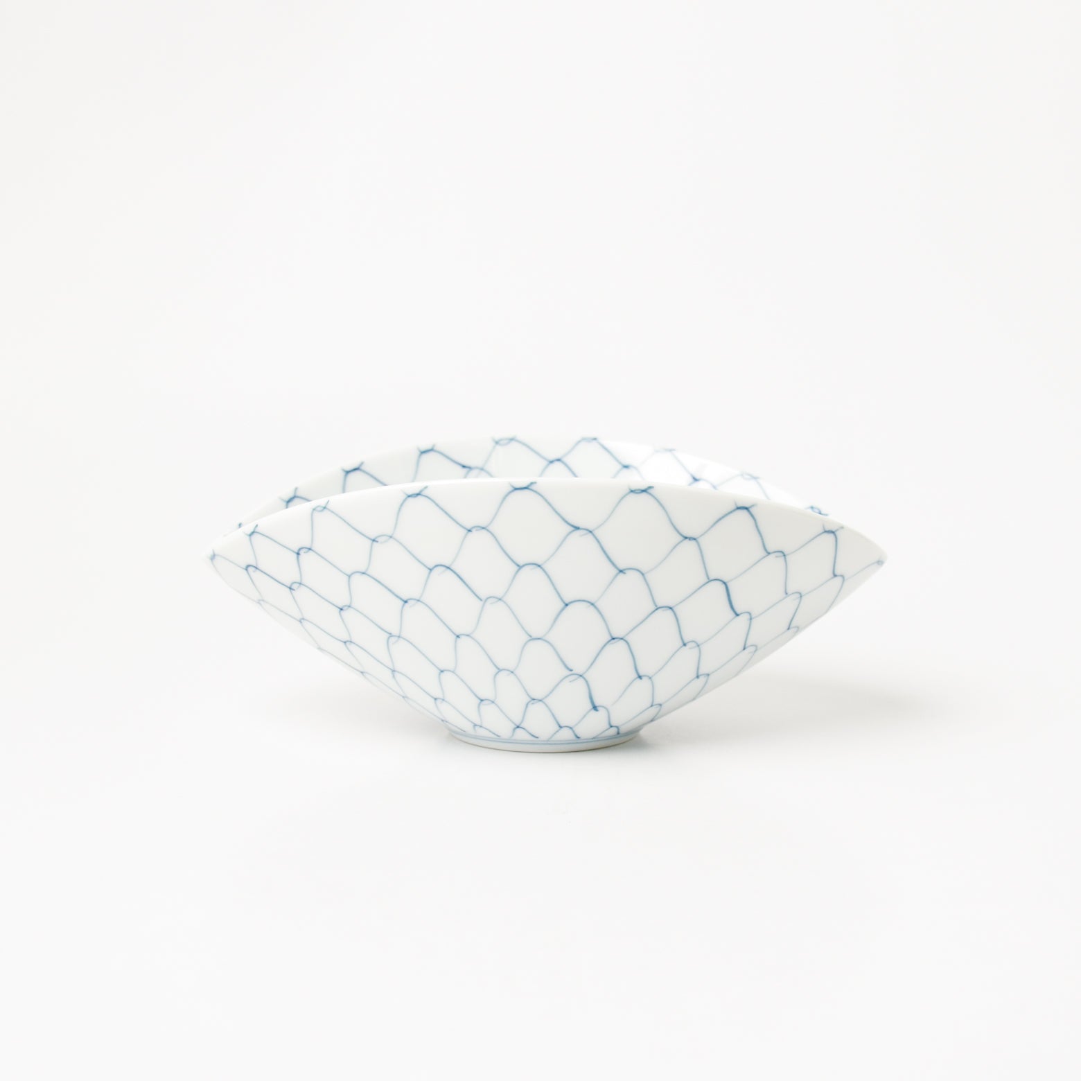 波佐見焼 染付内外網 すげ笠向付 16cm Korin Studio1156