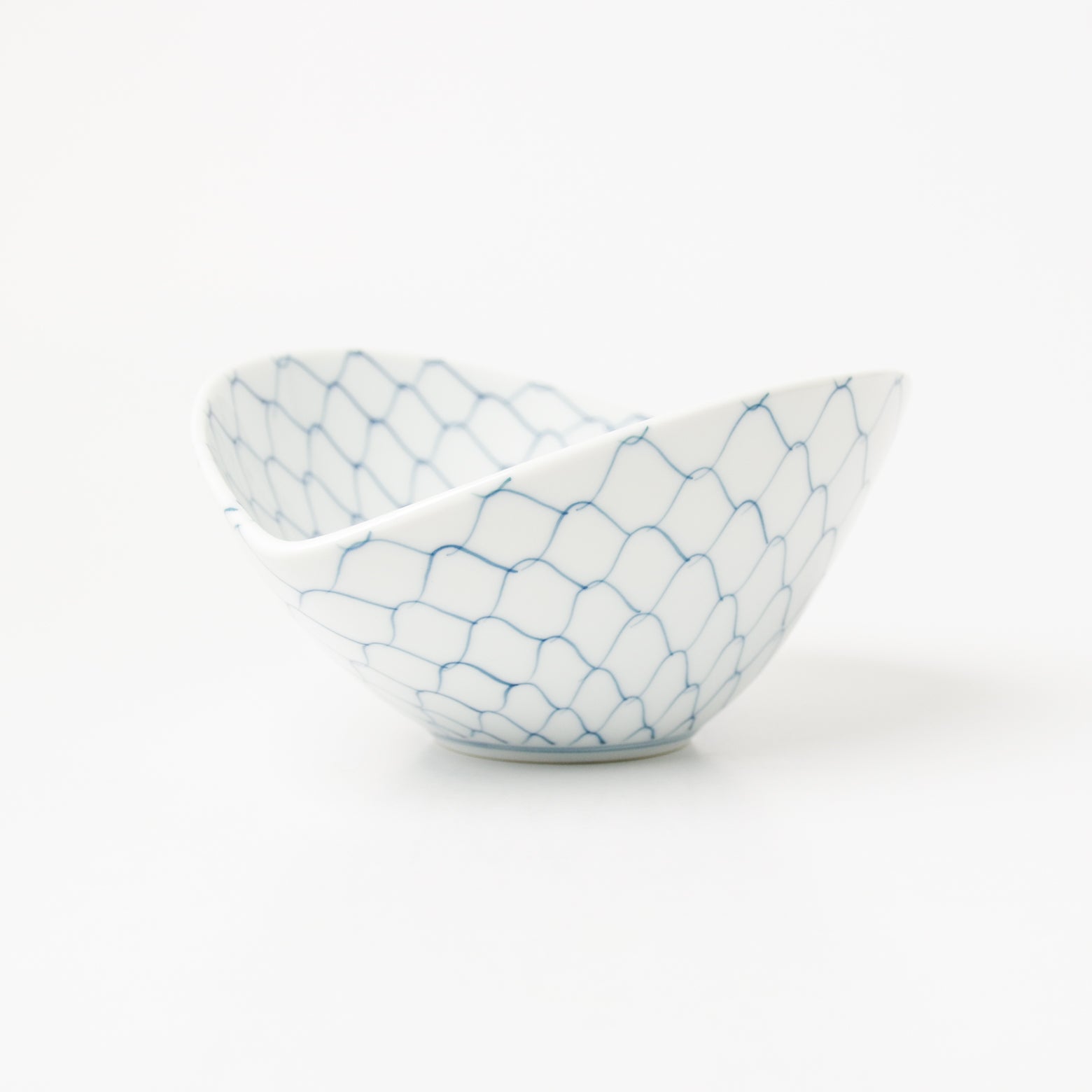 波佐見焼 染付内外網 すげ笠向付 16cm Korin Studio1156