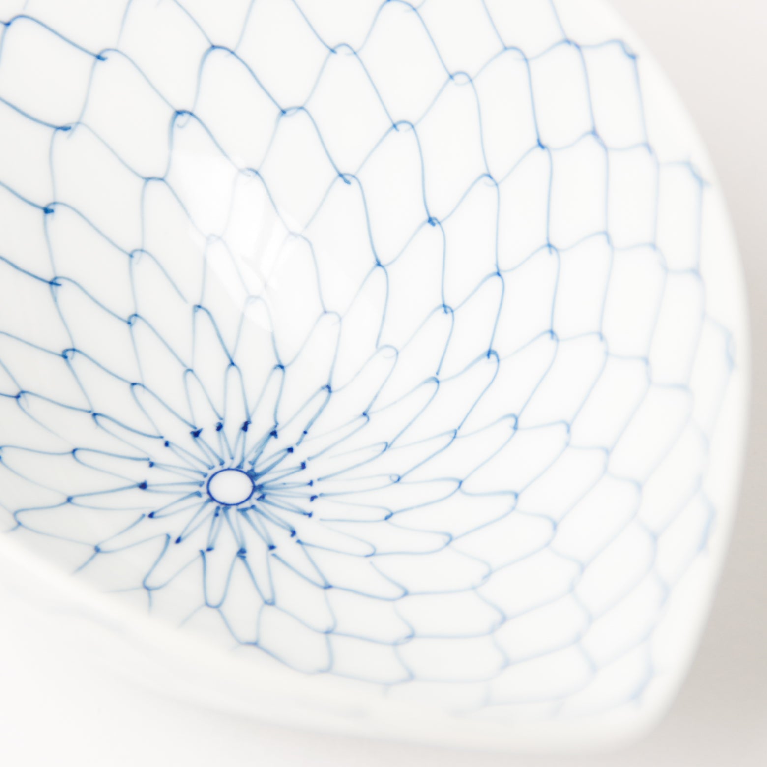 波佐見焼 染付内外網 すげ笠向付 16cm Korin Studio1156