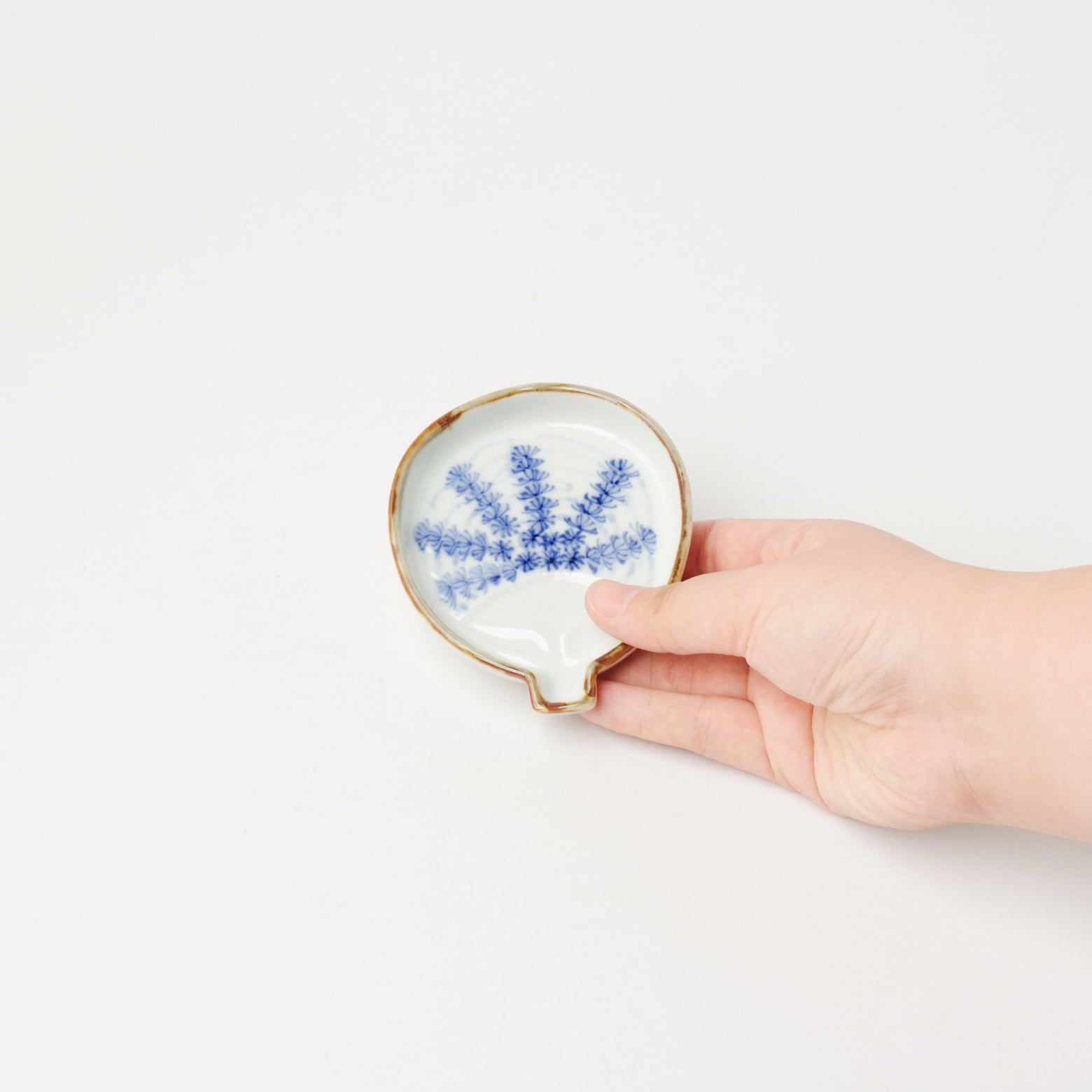 有田焼 うちわ小皿(水草/渕錆) 10.5cm Ojiyama Studio1156