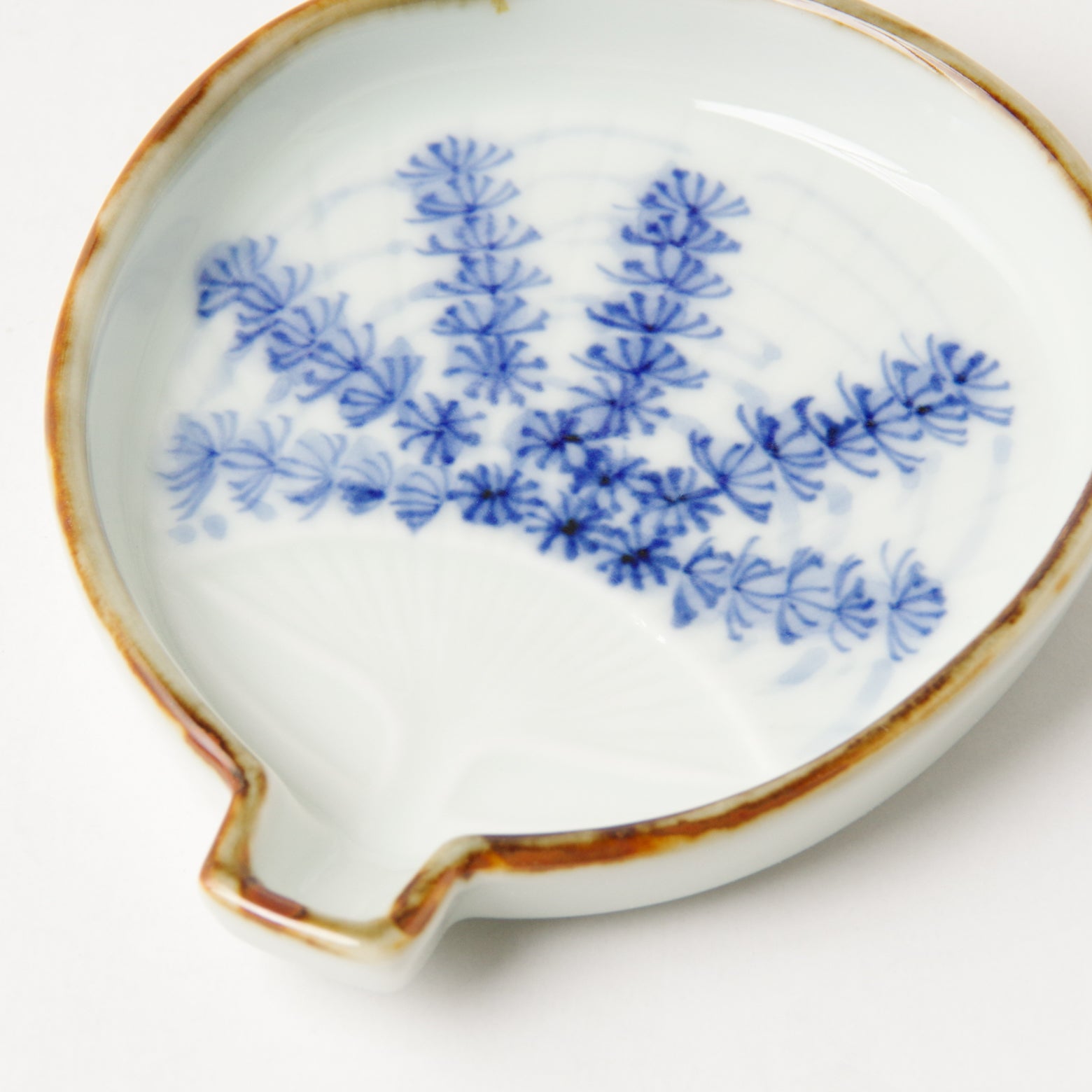 有田焼 うちわ小皿(水草/渕錆) 10.5cm Ojiyama Studio1156