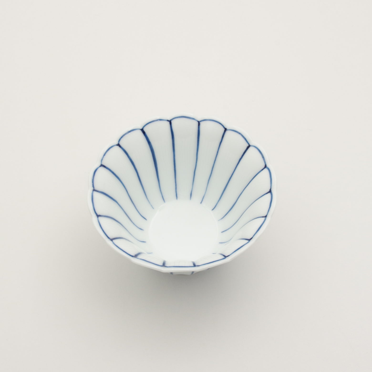 有田焼 染付薄渕 菊割小鉢(大/青) 10.8cm Ojiyama Studio1156