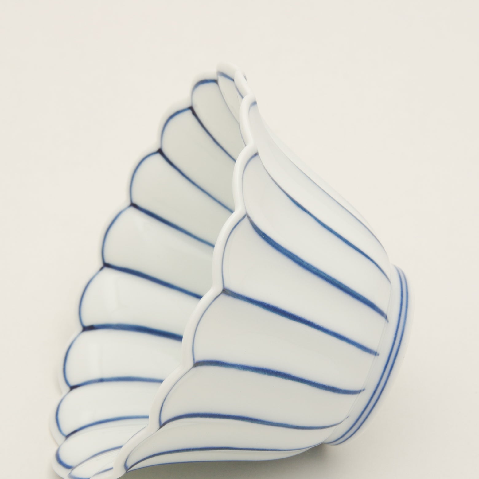 有田焼 染付薄渕 菊割小鉢(大/青) 10.8cm Ojiyama Studio1156