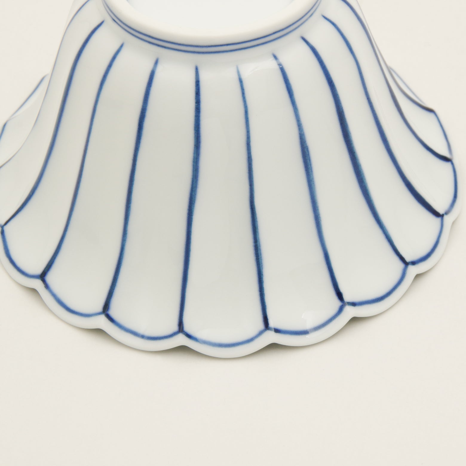 有田焼 染付薄渕 菊割小鉢(大/青) 10.8cm Ojiyama Studio1156