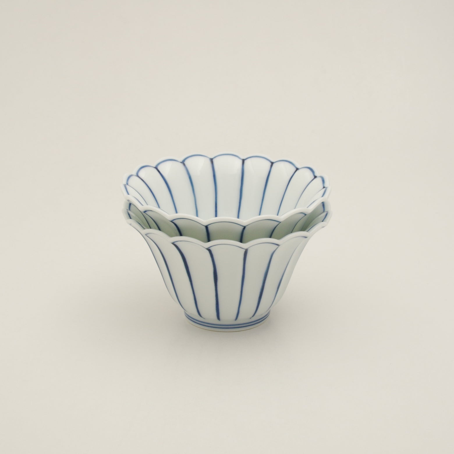 有田焼 染付薄渕 菊割小鉢(大/青) 10.8cm Ojiyama Studio1156