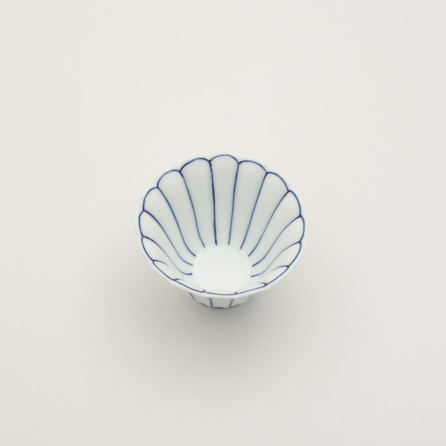 有田焼 染付 薄渕 菊割小鉢(小/青) 8.5cm Ojiyama Studio1156