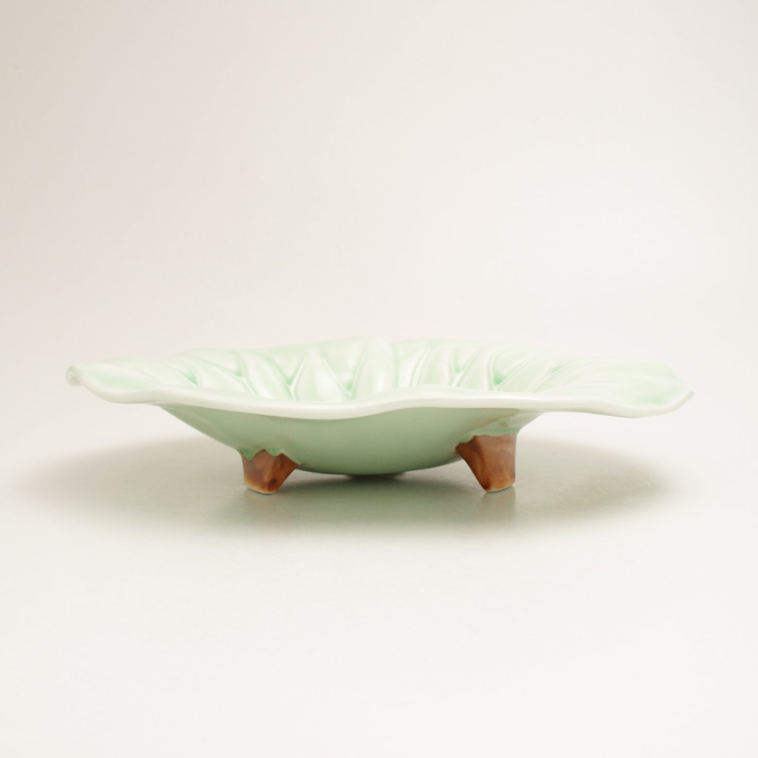 波佐見焼 ヒワ ビードロたまり フキの葉向付 22cm Korin Studio1156