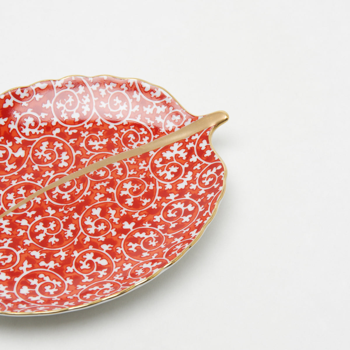 有田焼 蛸唐草 木の葉型銘々皿(大) 13.5cm ARITA PORCELAIN LAB Studio1156